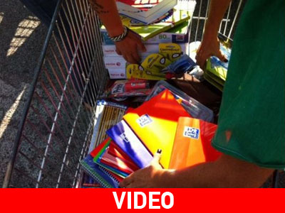 Ισπανία: Εισέβαλαν σε σούπερ μάρκετ και μοίρασαν σχολικά είδη