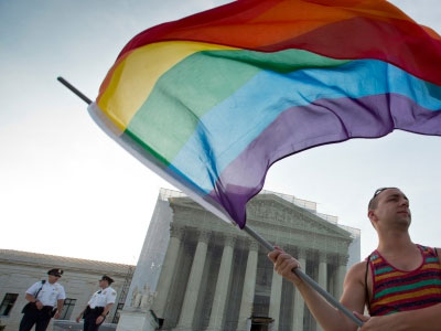 ΗΠΑ: Απόφαση- σταθμός για τους γάμους των ομοφυλοφίλων