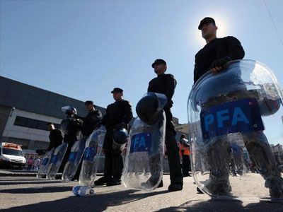 Δεκάδες κατασχέσεις όπλων και συλλήψεις στο Μπουένος Άιρες Δεκάδες κατασχέσεις όπλων και συλλήψεις στο Μπουένος Άιρες