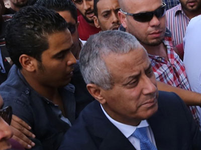 Ο Ζεϊντάν φτάνει στο πρωθυπουργικό γραφείο. Εκεί τον περίμεναν υποστηρικτές του