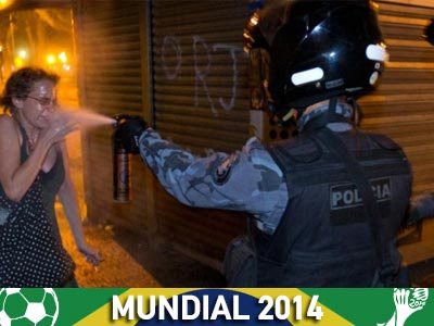 Συγκρούσεις διαδηλωτών και αστυνομίας στη Βραζιλία Συγκρούσεις διαδηλωτών και αστυνομίας στη Βραζιλία