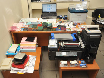 Εξαρθρώθηκε σπείρα κατασκευής πλαστών διαβατηρίων Εξαρθρώθηκε σπείρα κατασκευής πλαστών διαβατηρίων