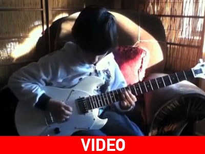 Δεξιοτέχνης στην κιθάρα, ετών 9