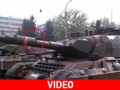 Η «Σιδηρά Κυρία» της φετινής παρέλασης Η «Σιδηρά Κυρία» της φετινής παρέλασης