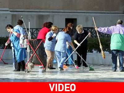 Τους πέταξαν στο δρόμο