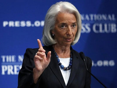 ΔΝΤ: Θα επιταχυνθεί η οικονομία, αλλά ορατός ο κίνδυνος αποπληθωρισμού