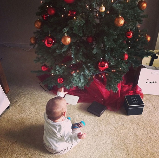 «Hello Christmas. Τhe first touch» ήταν το σχόλιο της τραγουδίστριας κάτω από τη φωτογραφία