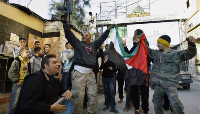 Πανηγυρισμοί σε καταυλισμό Παλαιστινιων προσφύγων στον Λίβανο