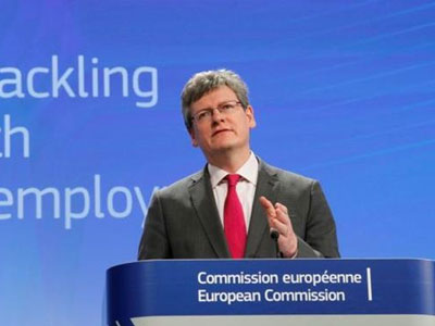 Κομισιόν: Η εργασία δεν εξασφαλίζει την έξοδο από την ανέχεια