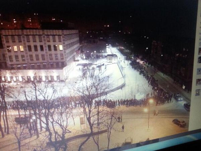 Άποψη της πλατείας Ανεξαρτησίας αργά το βράδυ της Τετάρτης