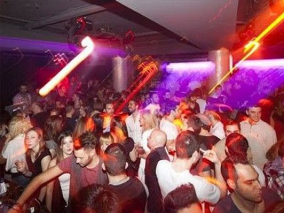 Δέκα δικαιολογίες για να μη βγείτε Σάββατο βράδυ