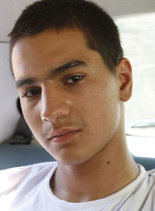 Χαλέπι, Αύγουστος 2013. Ο Μολέμ Μπακαρά φωτογραφίζει τον εαυτό του