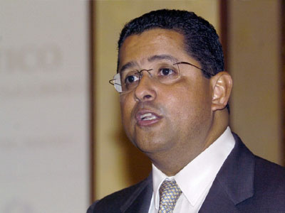 Ελ Σαλβαδόρ: Ένταλμα σύλληψης για τον πρώην πρόεδρο Φλόρες