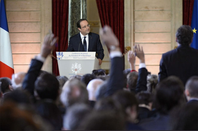 Βροχή ερωτήσεων στον Γάλλο πρόεδρο