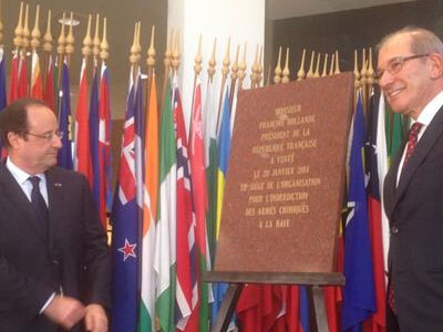 Στη Χάγη ο Ολάντ για την καταστροφή των χημικών όπλων της Συρίας