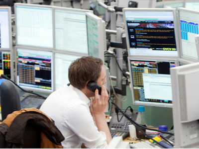 Σε νέα χαμηλά οι αποδόσεις των ομολόγων στην περιφέρεια της Ευρωζώνης