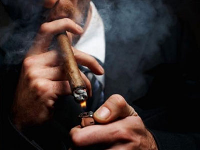 Πάρε μου ένα πούρο να κόψω το τσιγάρο…