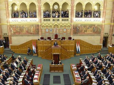 Πρώην σκίνχεντ εκλέχθηκε αντιπρόεδρος του Κοινοβουλίου