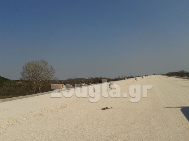 Ο υπό κατασκευή δρόμος μεταξύ του Ευαγγελισμού Λάρισας και της Σκοτίνας Πιερίας