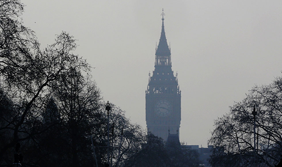 H αιθαλομίχλη πνίγει το Λονδίνο