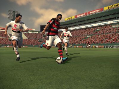 Παίζοντας PES 2012 στα Public με τον NovaSport FM