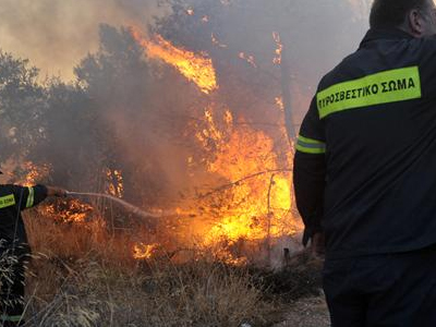 Υπό μερικό έλεγχο η πυρκαγιά στη Σάμο