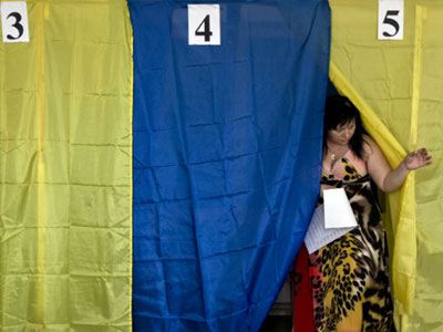 H EE καλωσορίζει τη δήλωση της Ρωσίας ότι θα σεβαστεί τα αποτελέσματα στην Ουκρανία