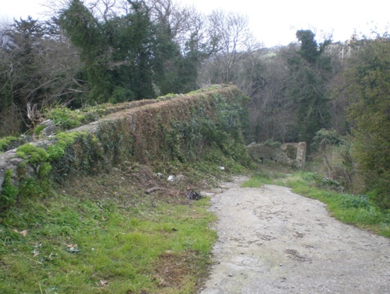 Το αυλάκι από όπου διοχετεύονταν το νερό