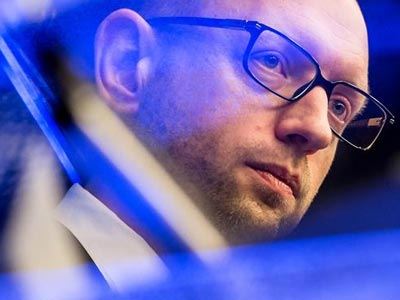 Ο Γιατσενιούκ ζητεί από τη Ρωσία να αποτρέψει την είσοδο ανταρτών στη χώρα του