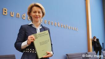 Tόσο η υπ. Απασχόλησης φον ντερ Λάιεν όσο και ο υπ. Οικονομίας Ρέσλερ είχαν αποφασίσει αλλαγές σε ορισμένα σημεία 