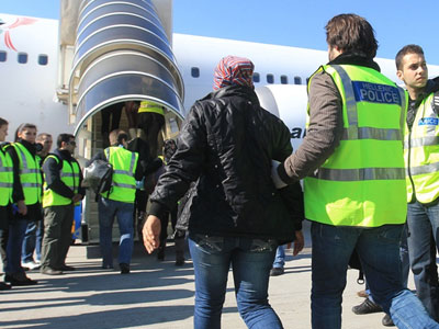 Συμφωνία Ελλάδας με τον ΔΟΜ για εθελούσια επιστροφή μεταναστών