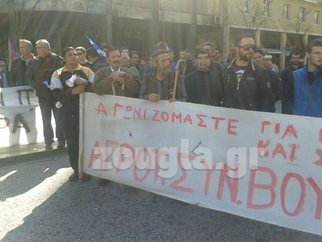 Οι αγρότες ξεκίνησαν πορεία προς τη Βουλή