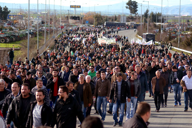 Εικόνες από το χθεσινό συλλαλητήριο στον κόμβο της Νίκαιας