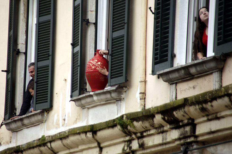 Κέρκυρα: Το έθιμο των μπότηδων