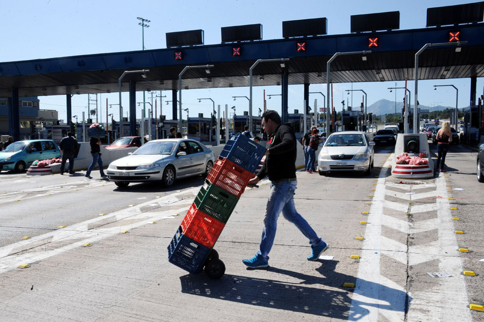 Δωρεάν τρόφιμα στα διόδια των Αφιδνών