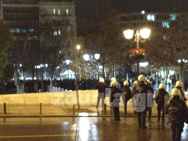 Έφτασαν και πάλι στο Σύνταγμα οι αντιεξουσιαστές