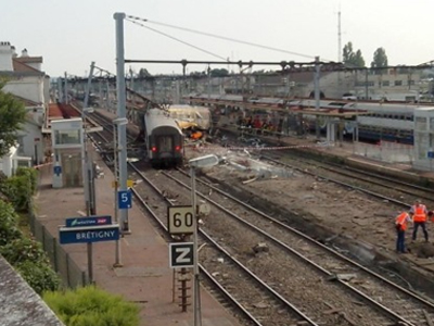 Παρίσι: Σε αστοχία αγκίστρου οφείλεται ο εκτροχιασμός