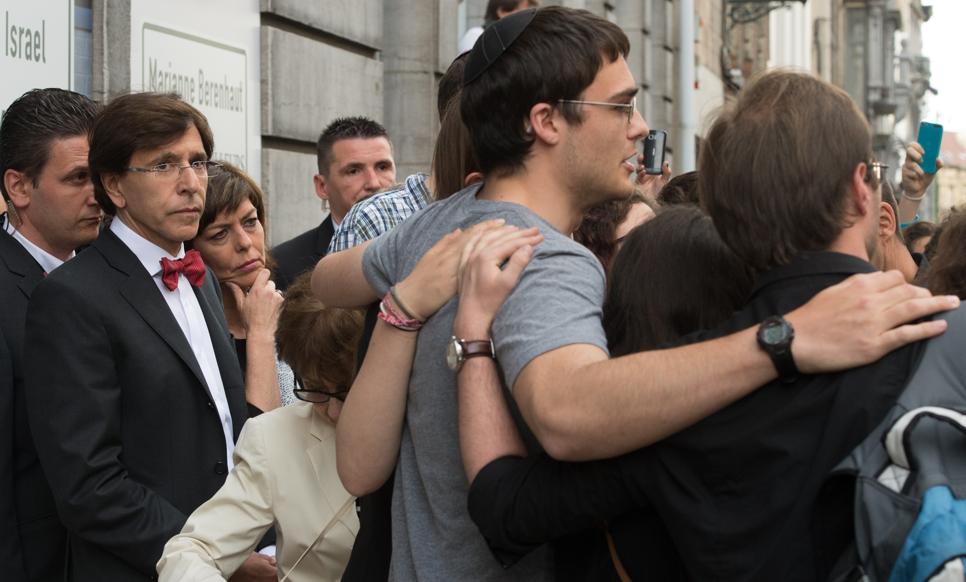 Ο Ντι Ρουπό κοντά στους συγγενείς των θυμάτων