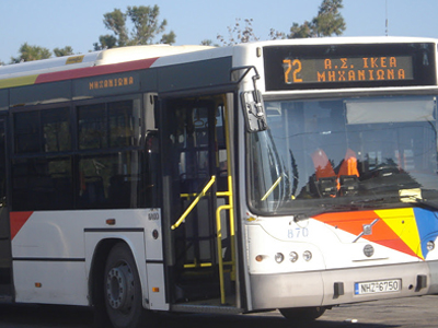 Πέταξαν πέτρες σε λεωφορείο έξω από την ΕΡΤ3