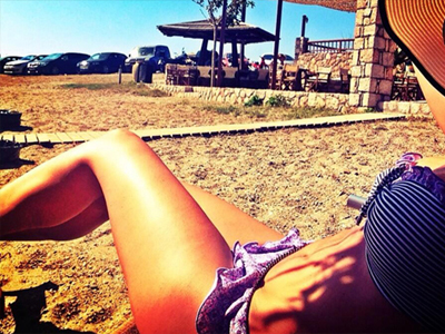 Έβαλαν τα μαγιό τους και άναψαν φωτιές