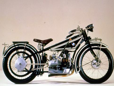 Μήνυσε τη BMW γιατί του προκάλεσε … πριαπισμό