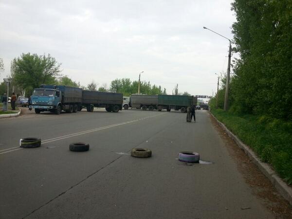 Μπλόκα των ουκρανικών δυνάμεων στο Κραματόρσκ. Τη φωτογραφία ανήρτησε στο Twitter η δημοσιογράφος του ΡΤ Paula Slier