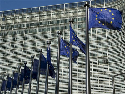 Ασφυκτικές πιέσεις από την Κομισιόν