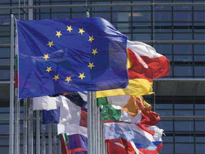 Διαψεύδει η Κομισιόν την επιμήκυνση του δανείου της Ιρλανδίας