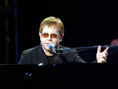 Στο νοσοκομείο ο Έλτον Τζον