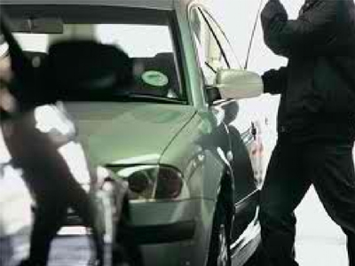 Θεσσαλονίκη: Αφαιρούσε τσάντες από αυτοκίνητα