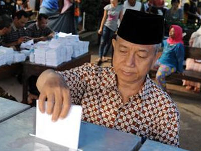 Στις κάλπες οι κάτοικοι της Ινδονησίας