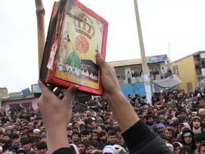 Συνεχίζονται οι διαδηλώσεις για το κάψιμο του Κορανίου Συνεχίζονται οι διαδηλώσεις για το κάψιμο του Κορανίου