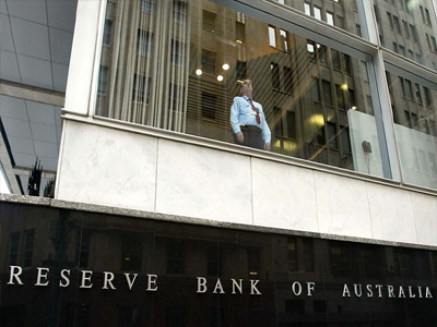 FXCM: Αμετάβλητα τα επιτόκια της RBΑ