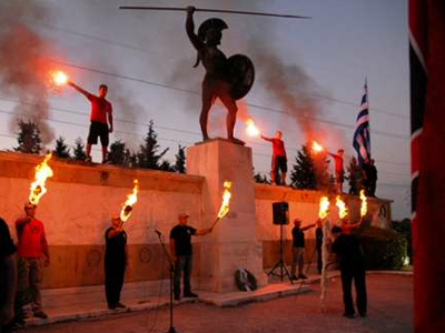 «Έπεσαν σαν τα όρνεα να κατασπαράξουν τη Χρυσή Αυγή»